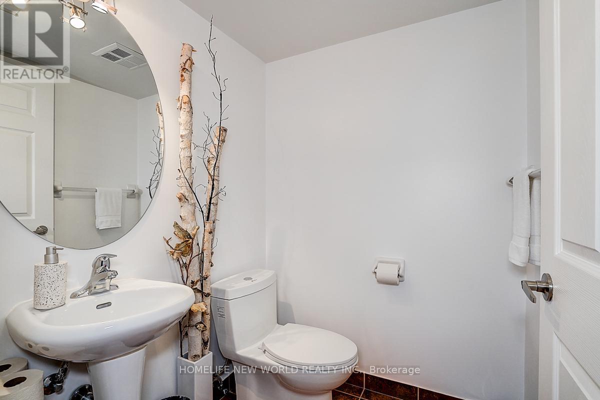 Photo 19 of 623 3 Ellesmere Street, Richmond Hill ON