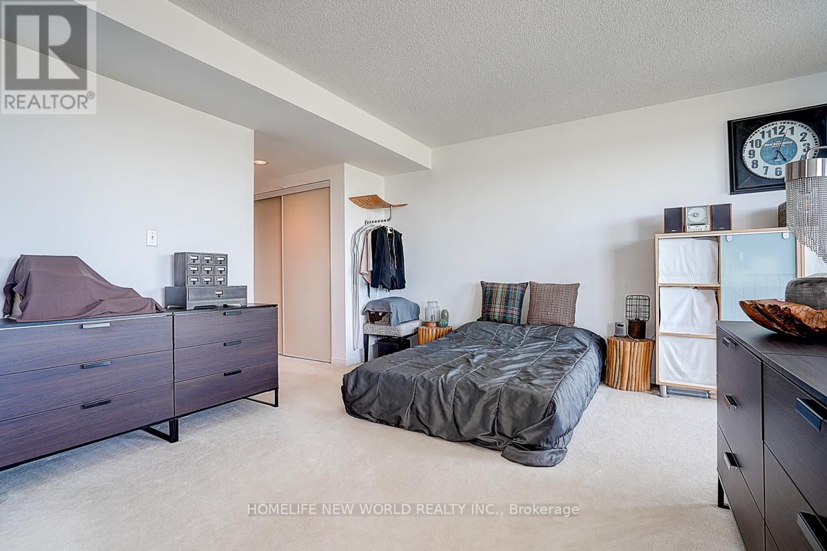 Photo 22 of 623 3 Ellesmere Street, Richmond Hill ON