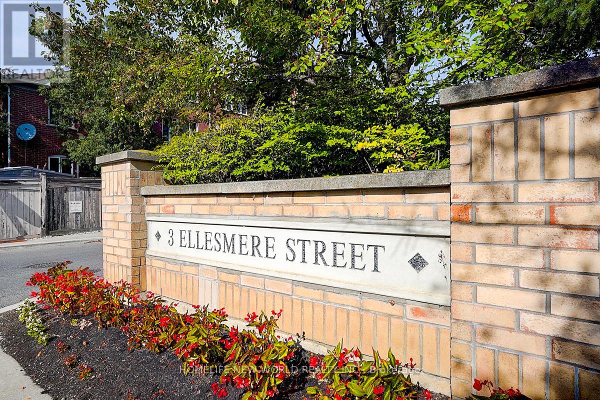 Photo 3 of 623 3 Ellesmere Street, Richmond Hill ON