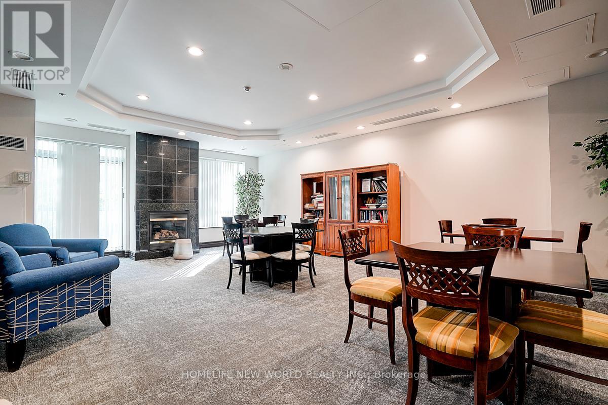 Photo 9 of 623 3 Ellesmere Street, Richmond Hill ON
