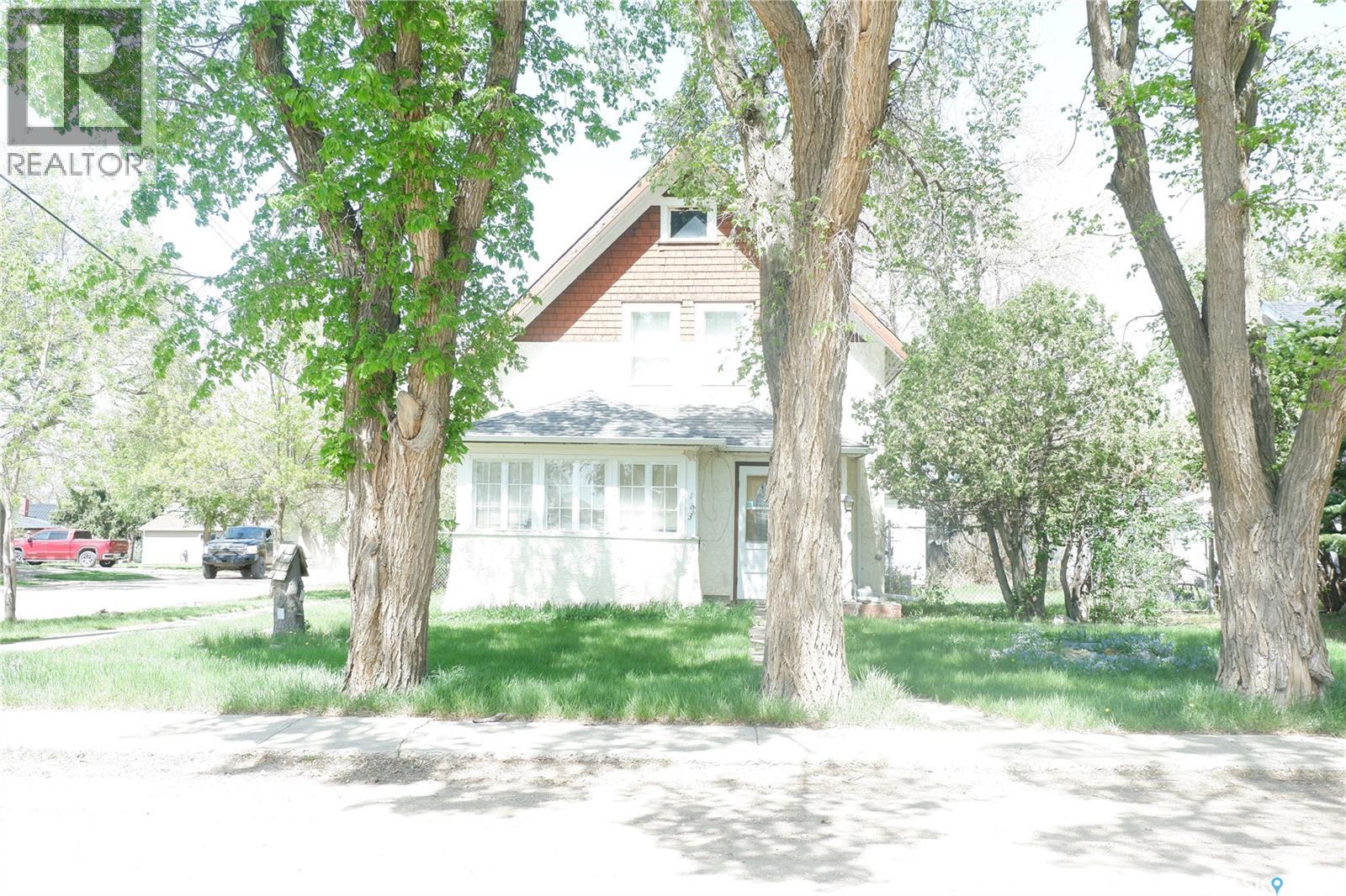 113 2ND AVENUE W - 1