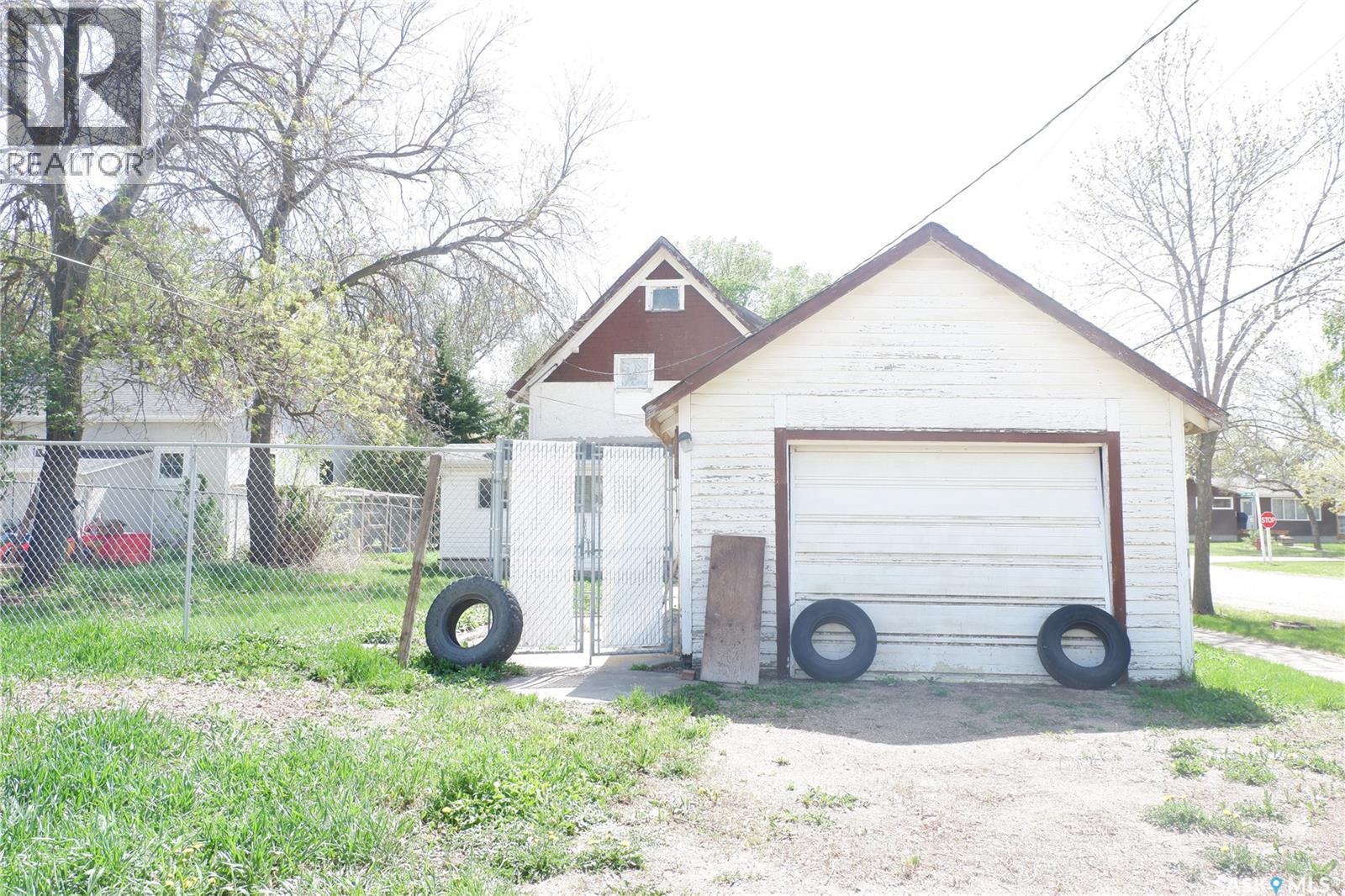 113 2ND AVENUE W - 2
