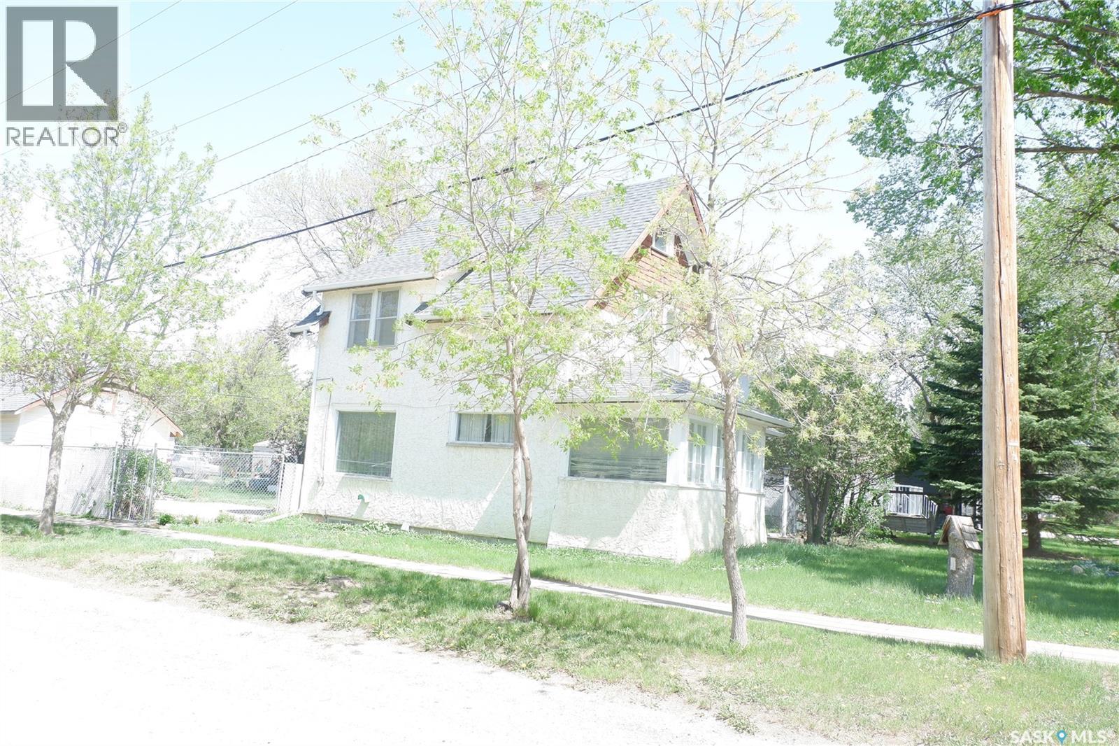 113 2ND AVENUE W - 3