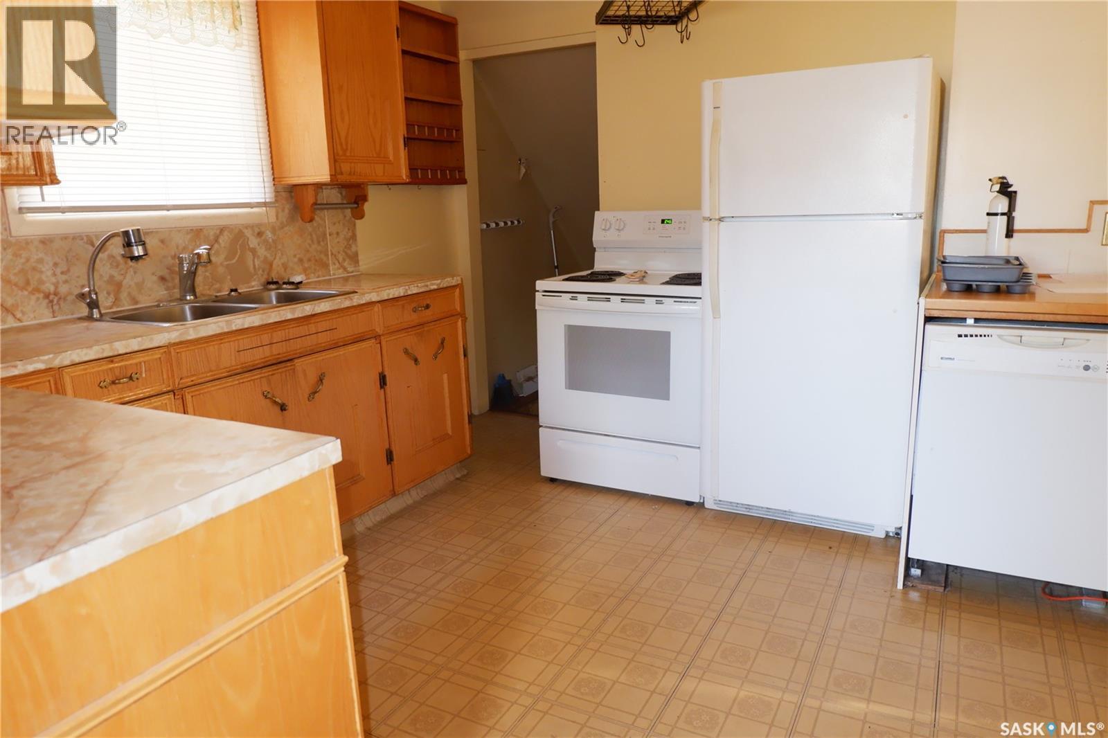 113 2ND AVENUE W - 5