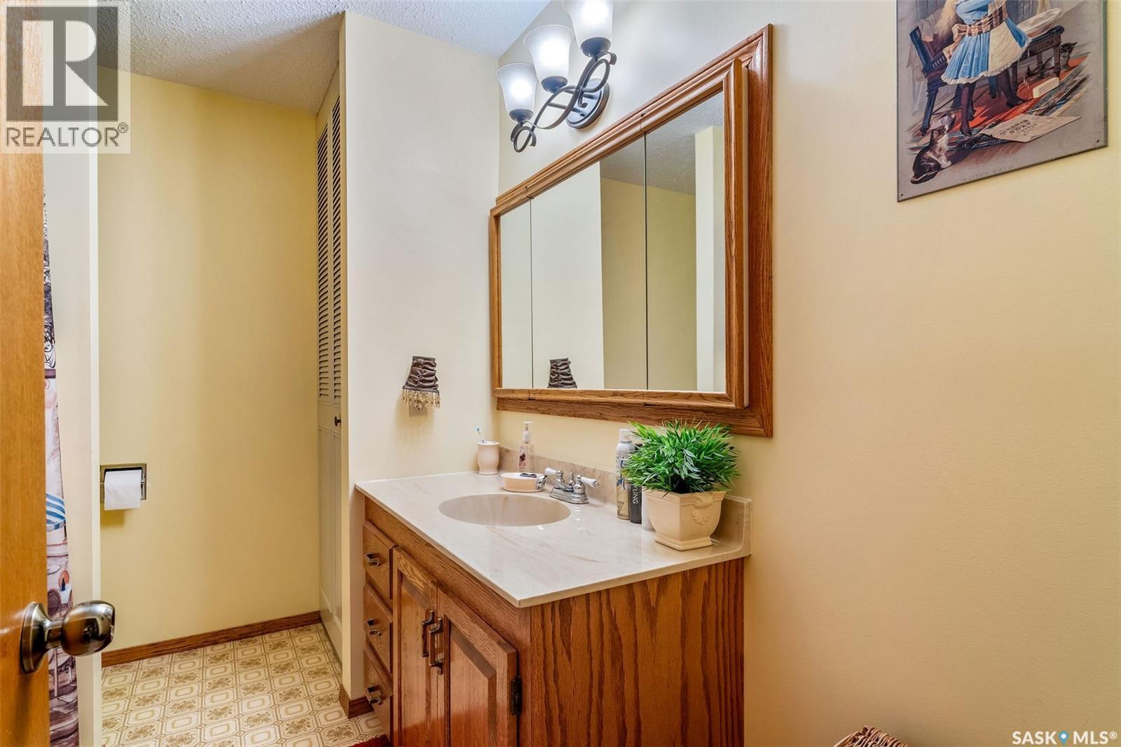 100 Bartlett AVENUE — photo 15
