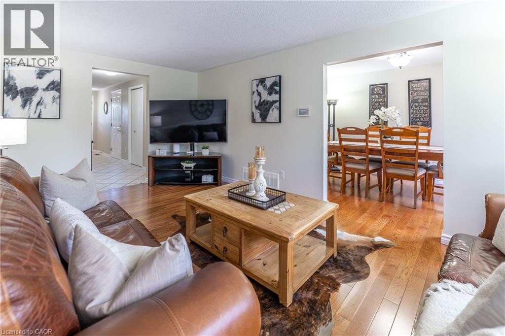Photo 11 of 31 Bushmills Crescent, Guelph ON