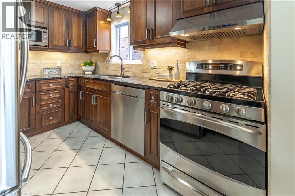 Photo 14 of 31 Bushmills Crescent, Guelph ON