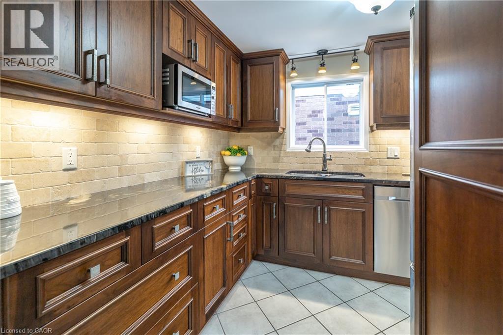 Photo 16 of 31 Bushmills Crescent, Guelph ON