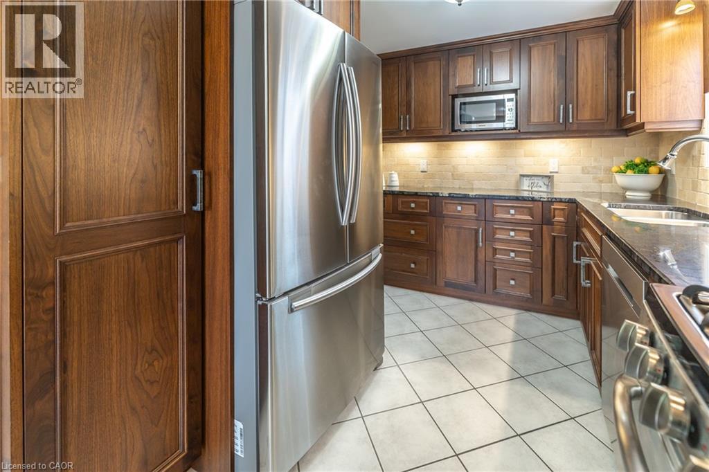 Photo 17 of 31 Bushmills Crescent, Guelph ON