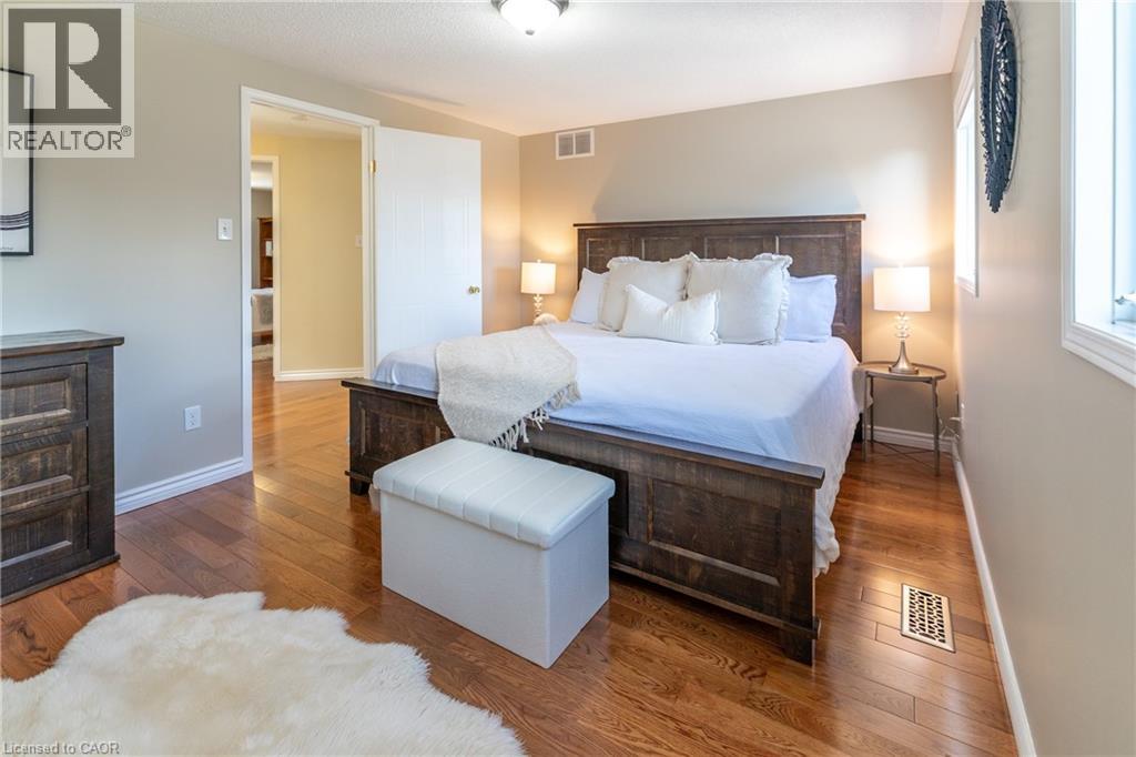 Photo 20 of 31 Bushmills Crescent, Guelph ON