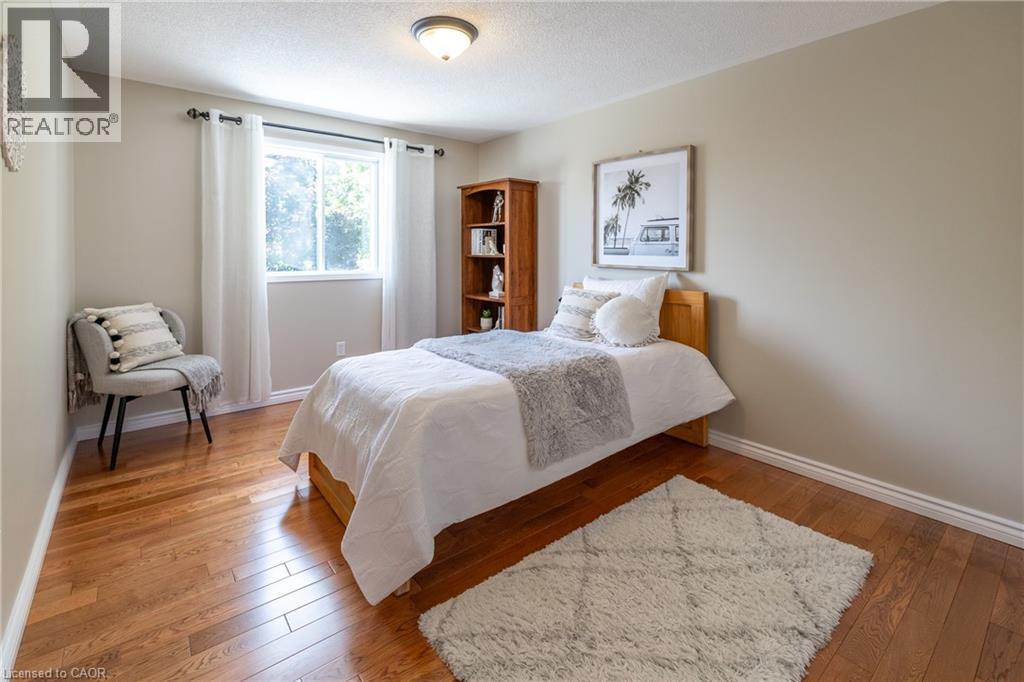Photo 23 of 31 Bushmills Crescent, Guelph ON