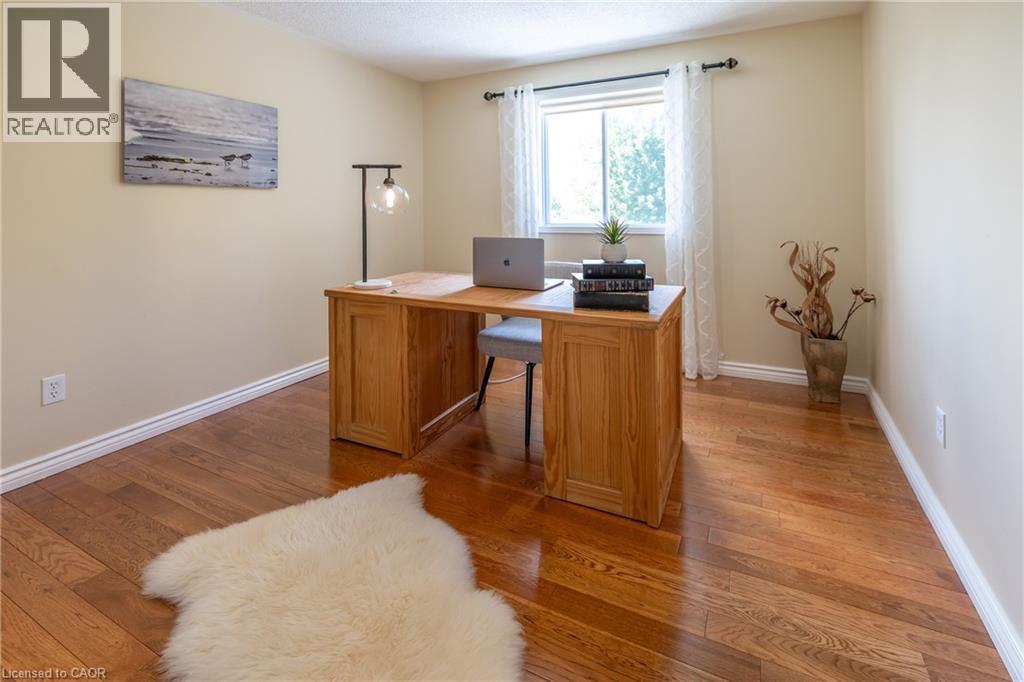Photo 25 of 31 Bushmills Crescent, Guelph ON