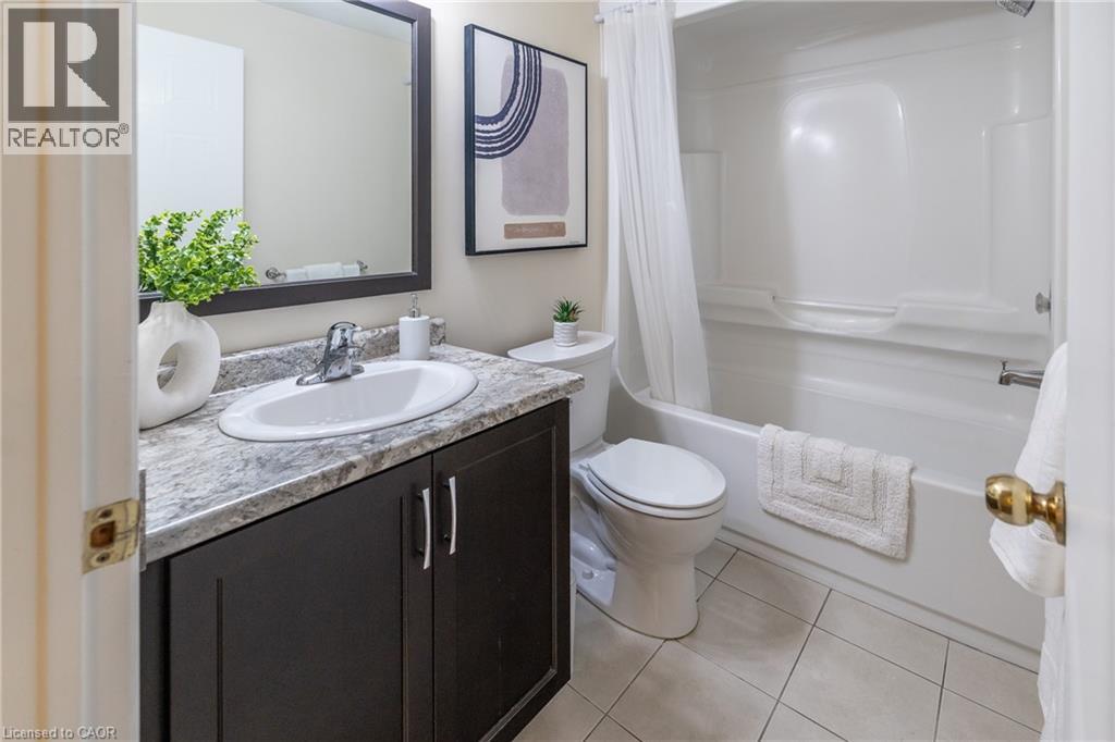 Photo 32 of 31 Bushmills Crescent, Guelph ON