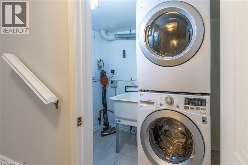 Photo 33 of 31 Bushmills Crescent, Guelph ON