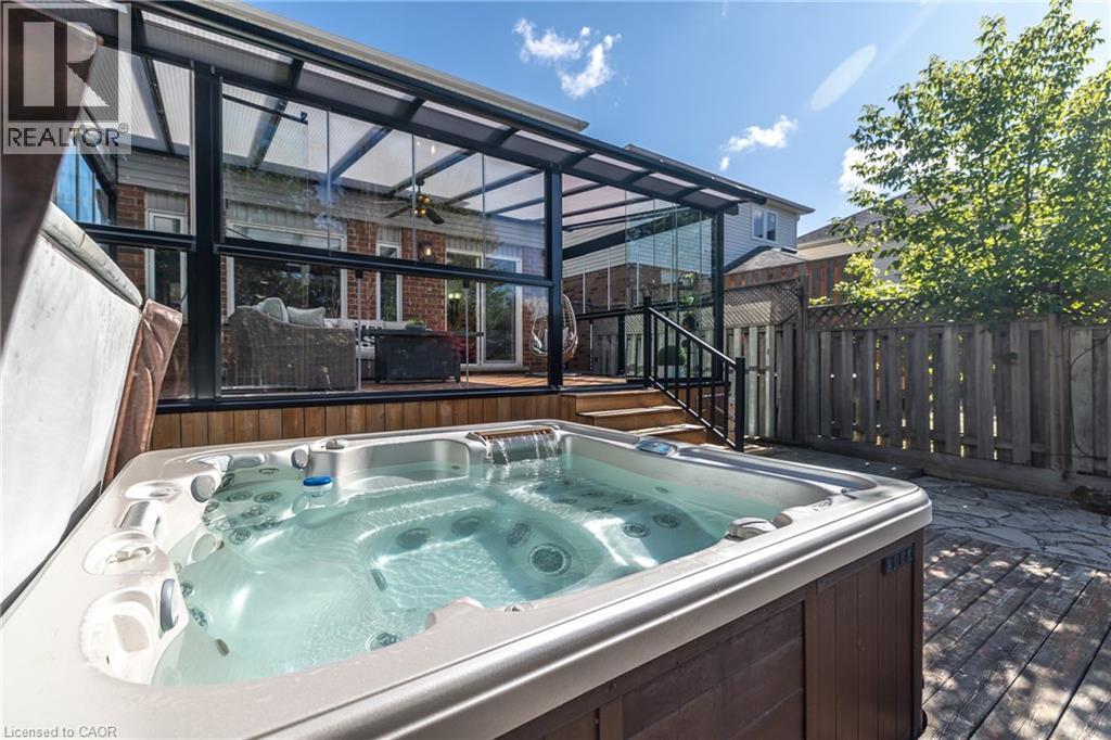 Photo 4 of 31 Bushmills Crescent, Guelph ON