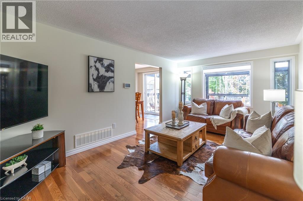 Photo 9 of 31 Bushmills Crescent, Guelph ON