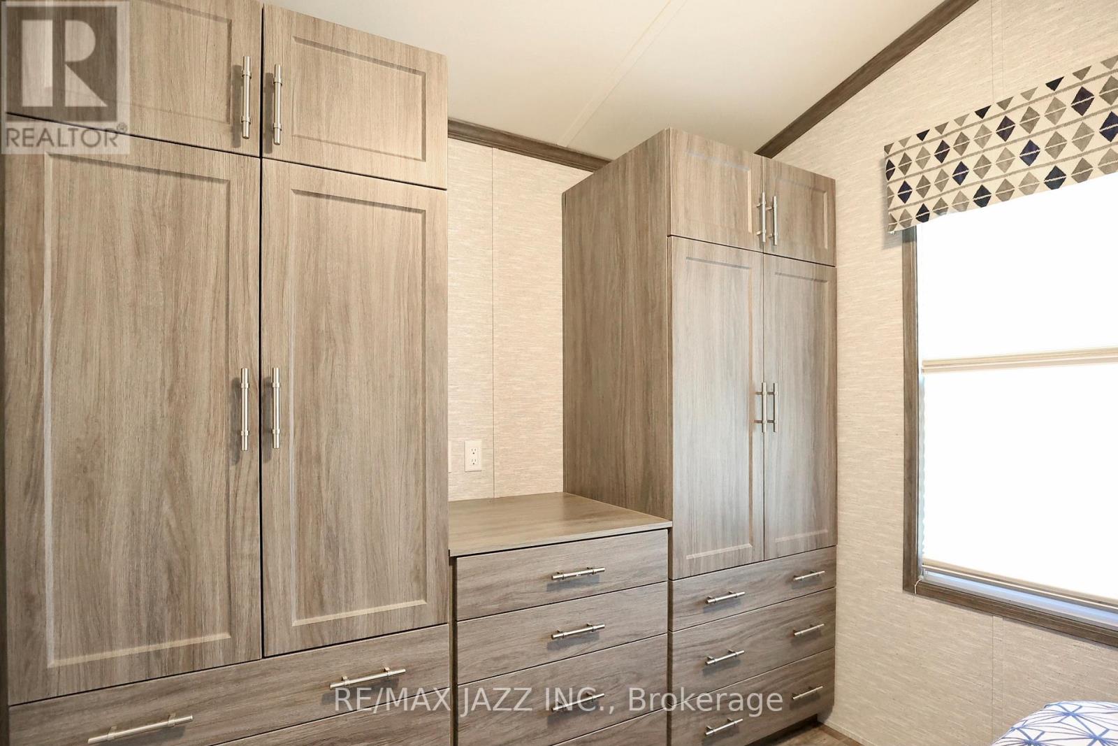 Photo 10 of 819 225 Platten Boulevard, Scugog ON