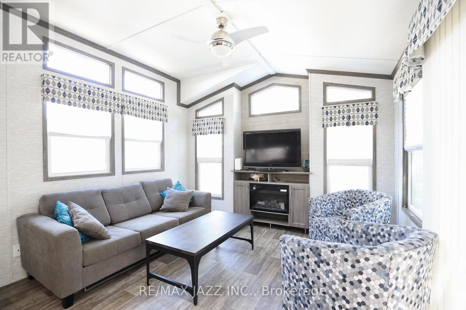 Photo 6 of 819 225 Platten Boulevard, Scugog ON
