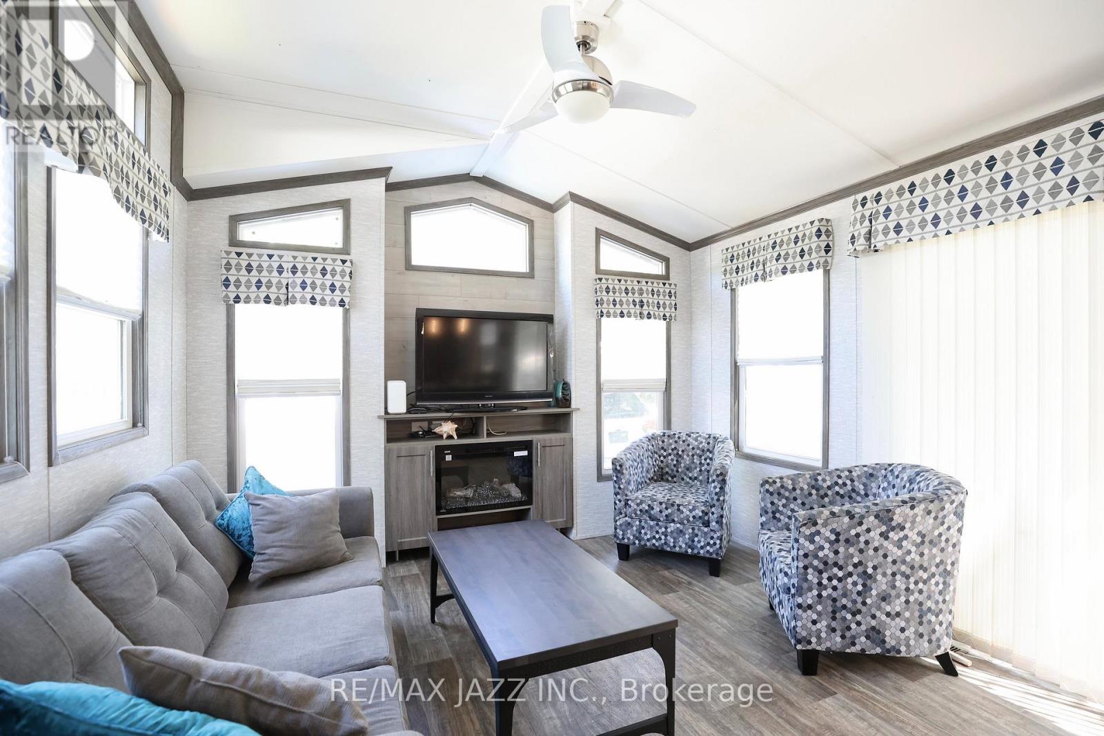 Photo 7 of 819 225 Platten Boulevard, Scugog ON