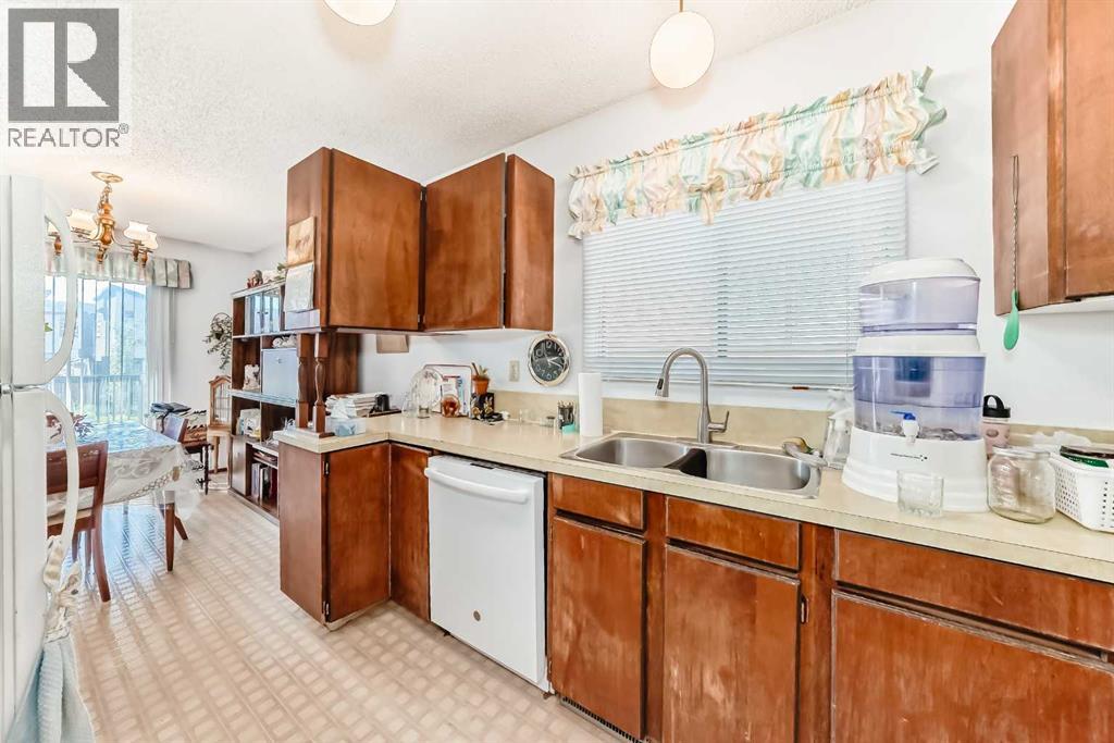 Photo 3 of 4808 19 Avenue Nw, Calgary AB