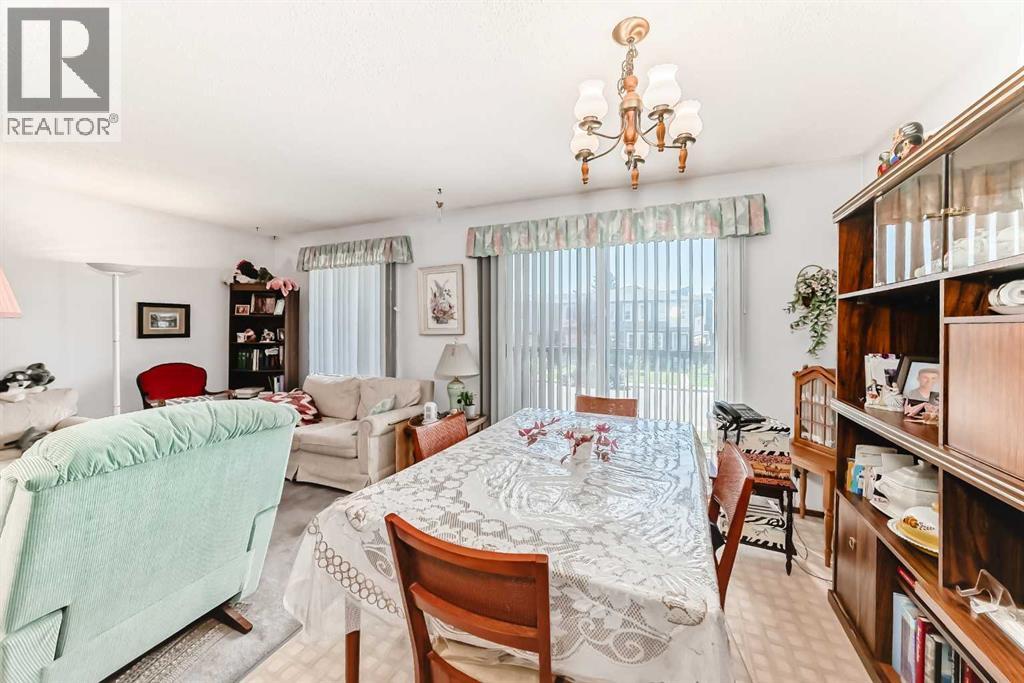Photo 10 of 4808 19 Avenue Nw, Calgary AB