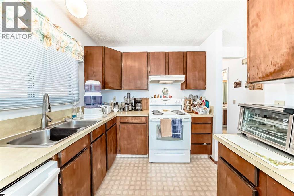 Photo 11 of 4808 19 Avenue Nw, Calgary AB