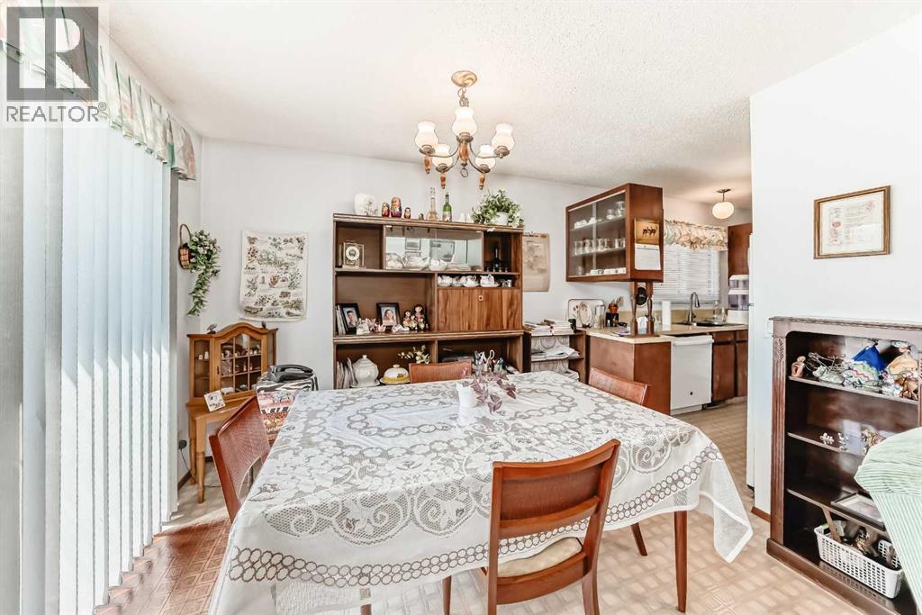 Photo 5 of 4808 19 Avenue Nw, Calgary AB