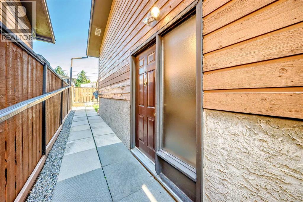 Photo 4 of 4808 19 Avenue Nw, Calgary AB
