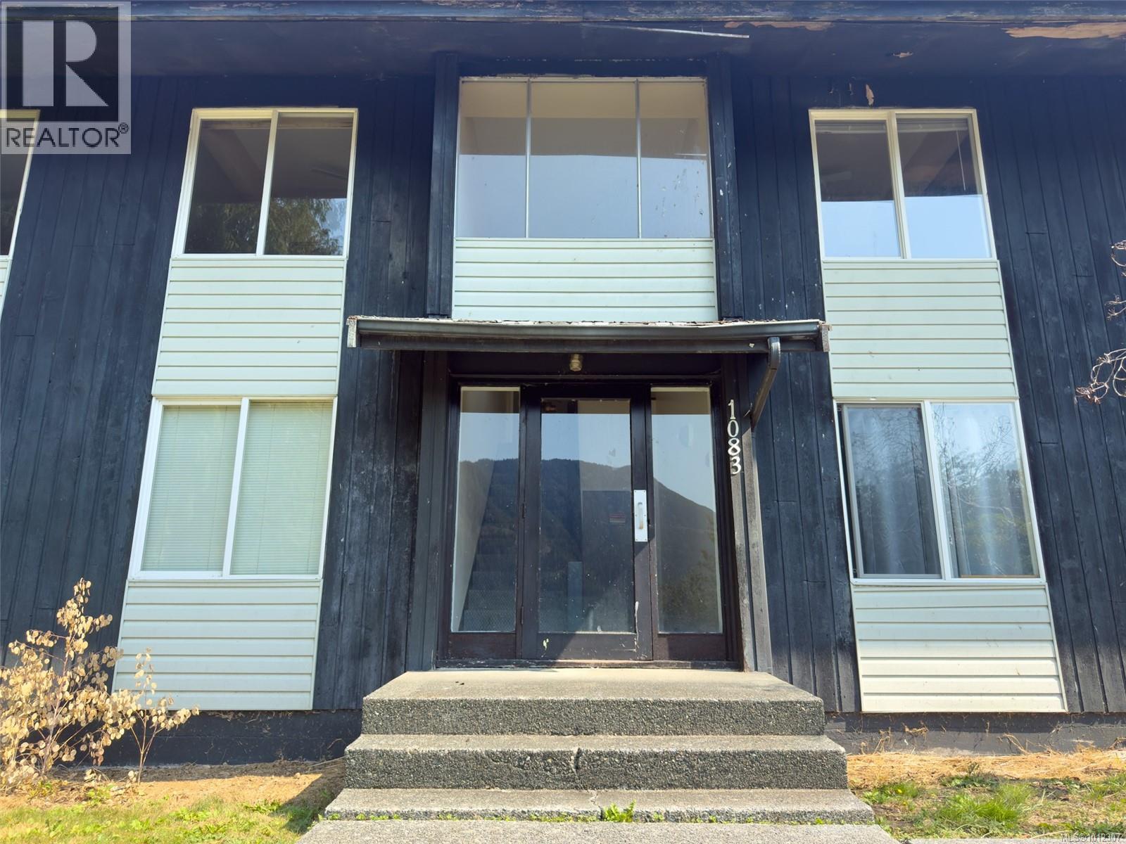 1083 Maquinna Ave, Port Alice - Exteriors - Photo 2