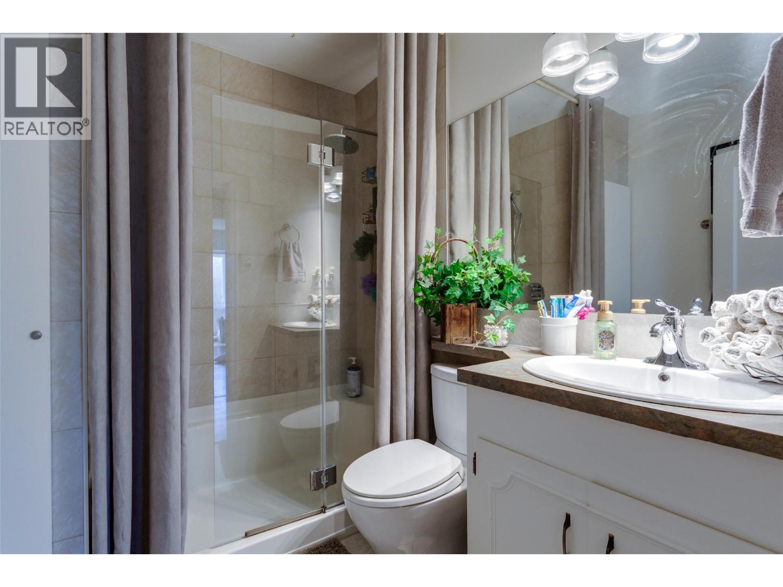 Photo 11 of 2422 Richter Street, Kelowna BC