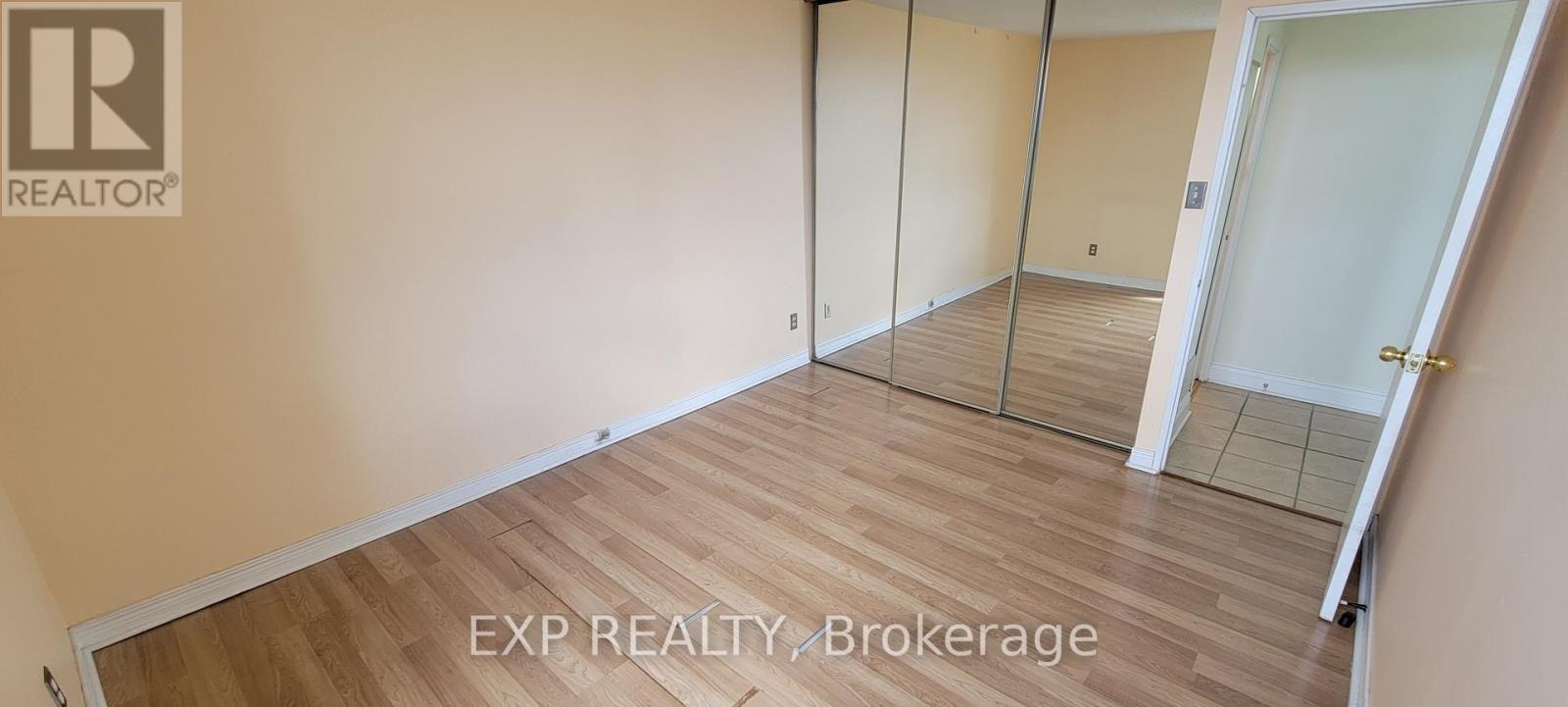 Photo 2 of 1214 2000 Jasmine Crescent, Ottawa ON