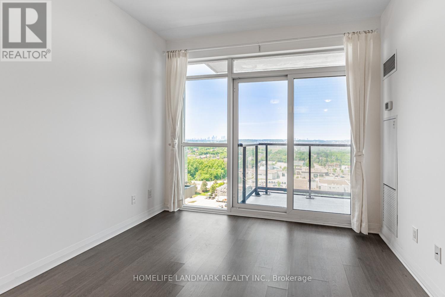 Photo 15 of 1606 55 Oneida Crescent, Richmond Hill ON