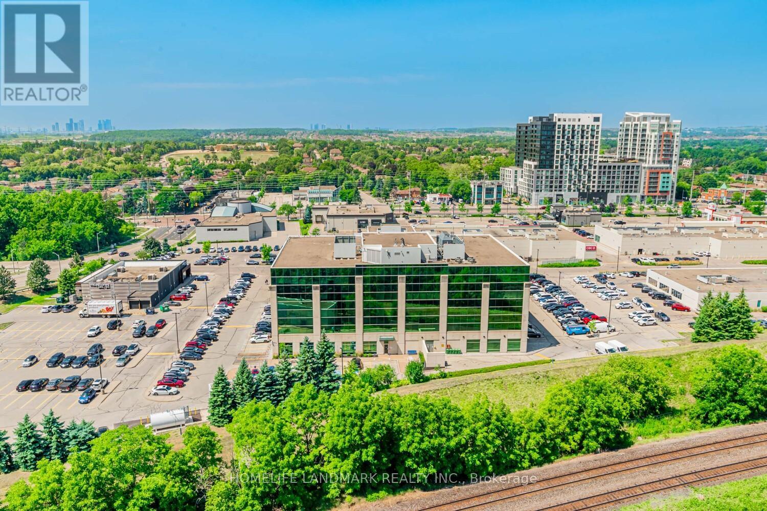 Photo 10 of 1606 55 Oneida Crescent, Richmond Hill ON