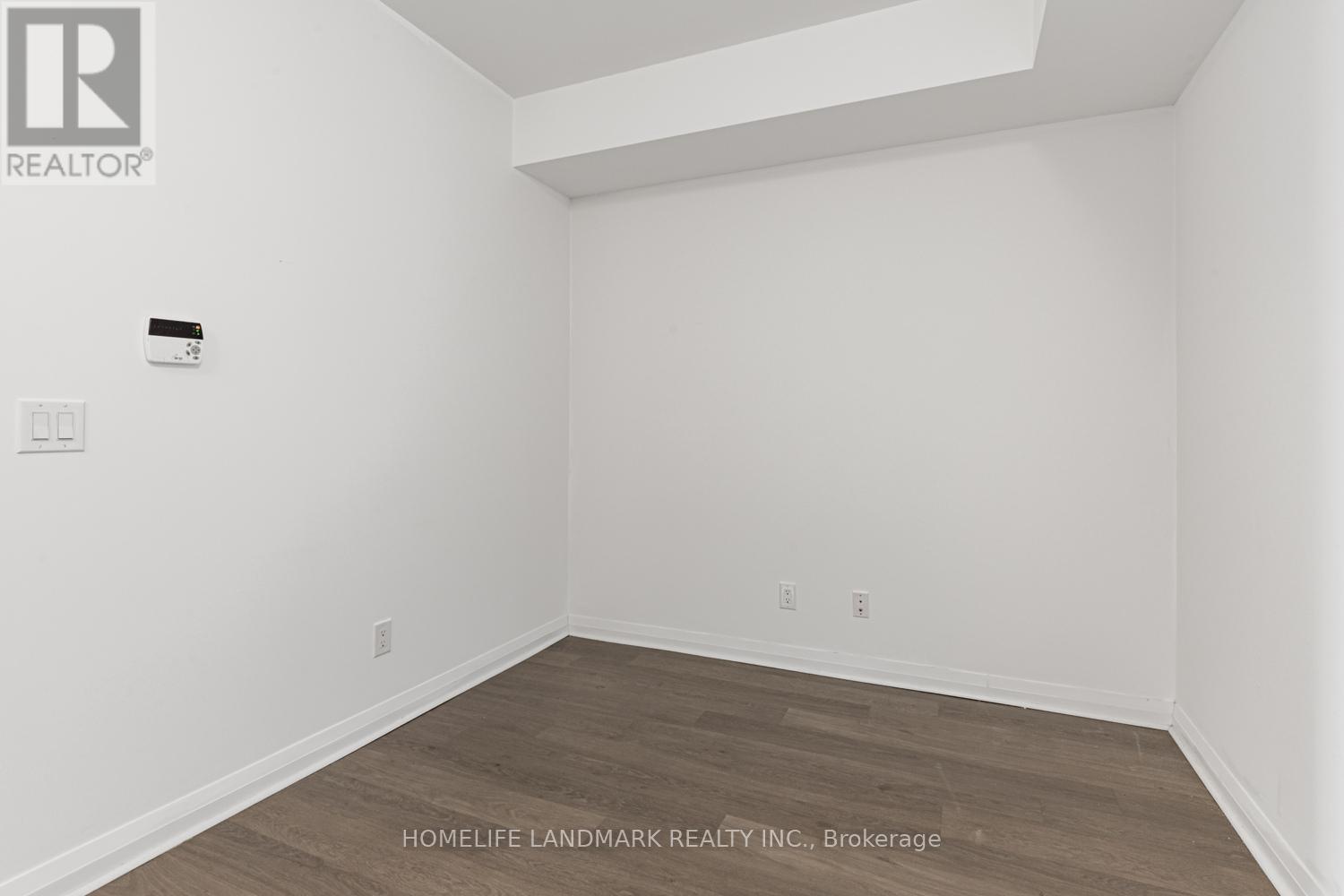 Photo 5 of 1606 55 Oneida Crescent, Richmond Hill ON