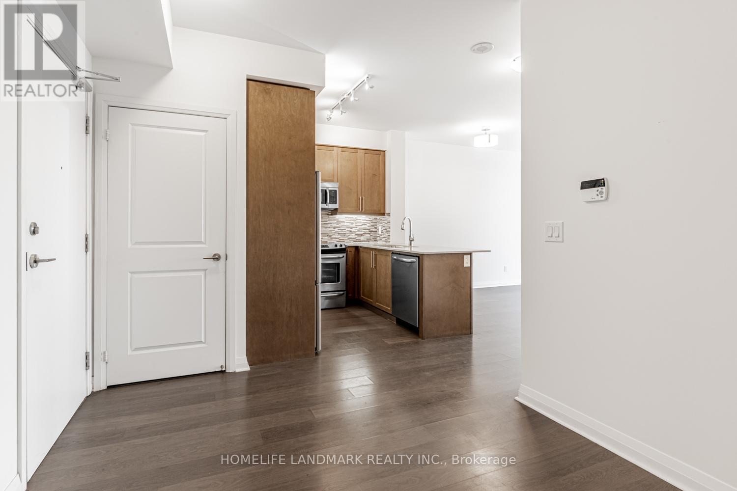 Photo 6 of 1606 55 Oneida Crescent, Richmond Hill ON