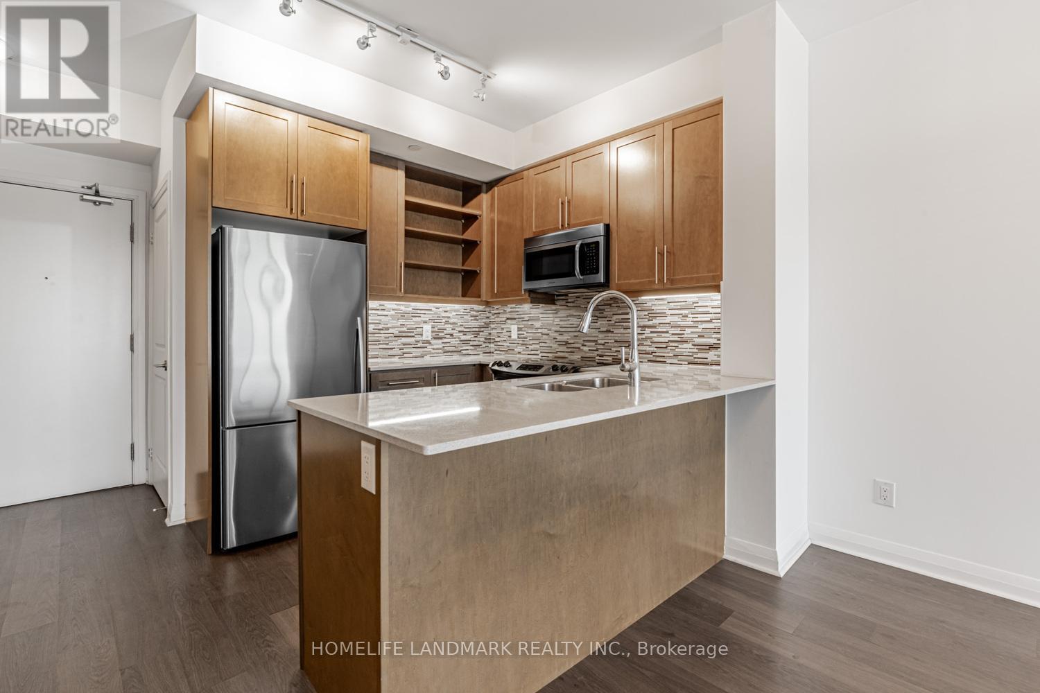 Photo 1 of 1606 55 Oneida Crescent, Richmond Hill ON