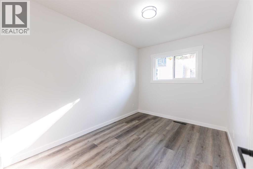 Photo 11 of 4109 33 St, Red Deer AB