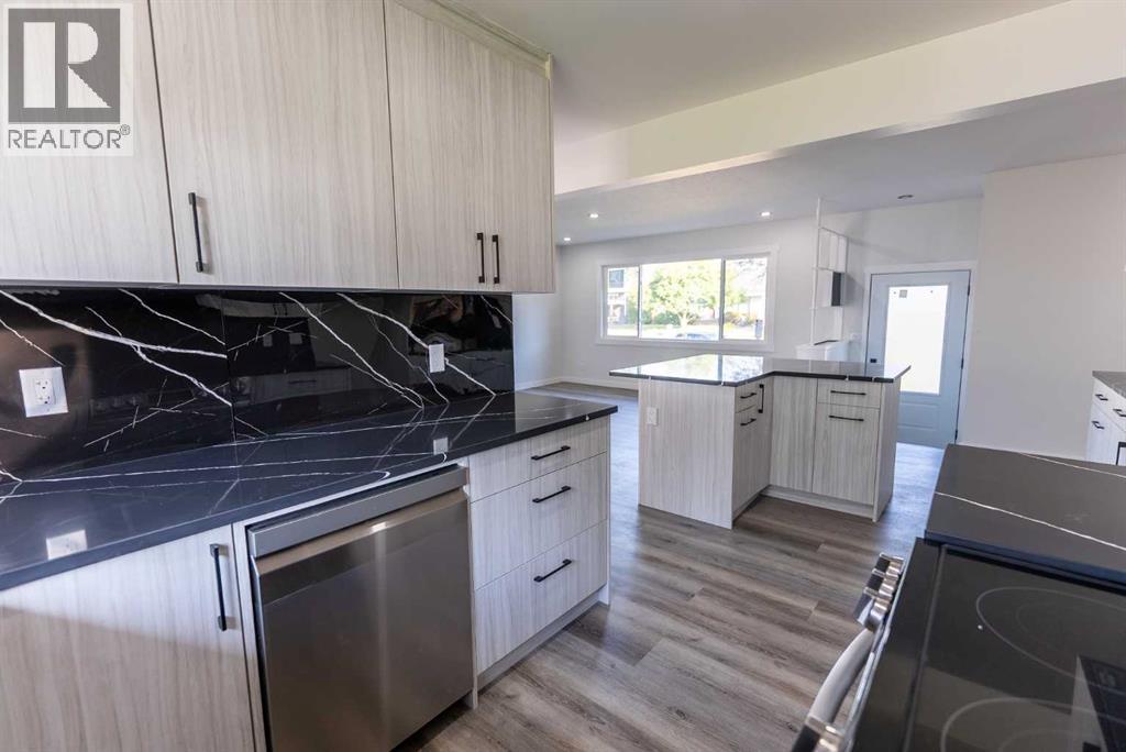 Photo 29 of 4109 33 St, Red Deer AB