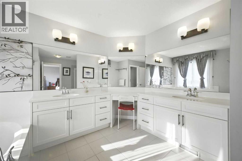 Photo 23 of 243 Evansfield Way Nw, Calgary AB