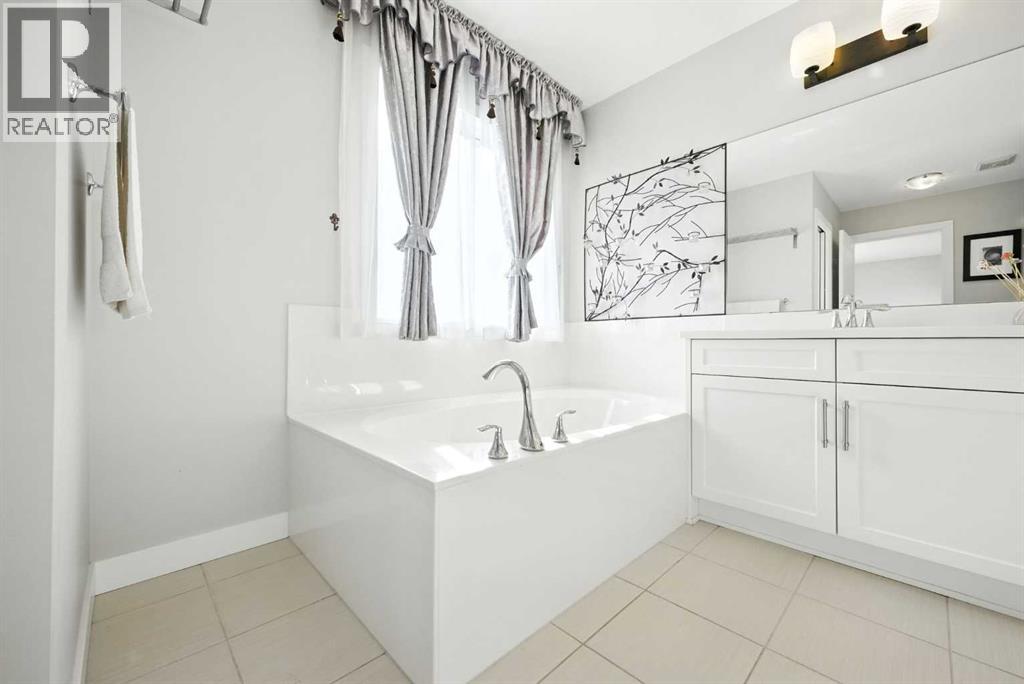 Photo 9 of 243 Evansfield Way Nw, Calgary AB
