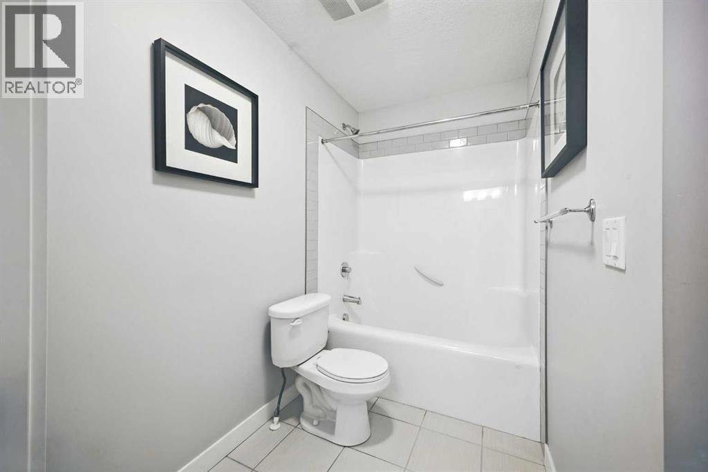 Photo 17 of 243 Evansfield Way Nw, Calgary AB