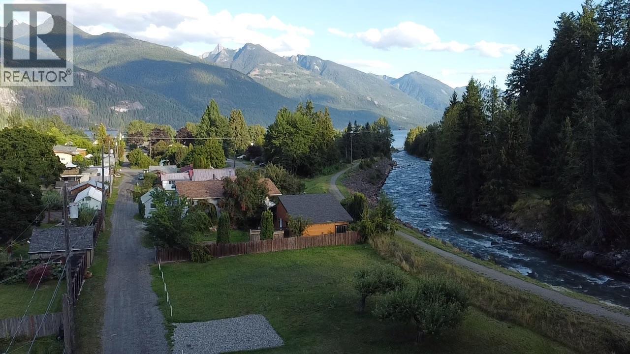 Photo 29 of 328 River Lane, Kaslo BC