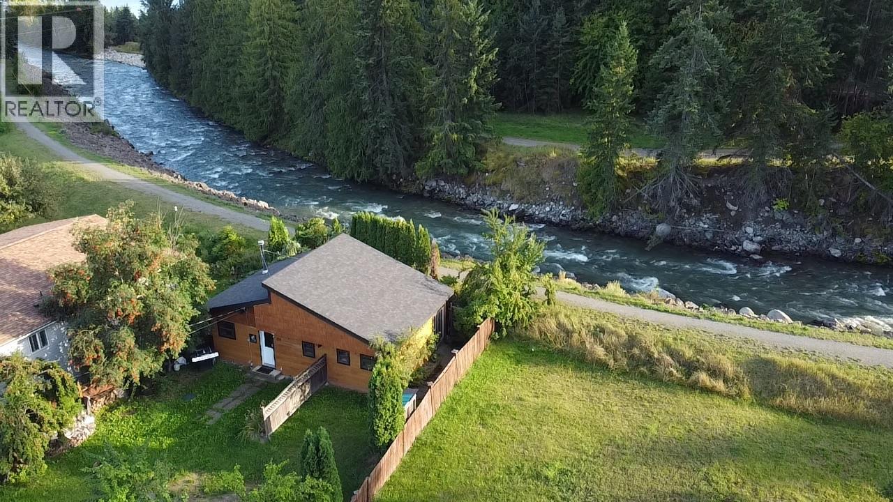 Photo 31 of 328 River Lane, Kaslo BC