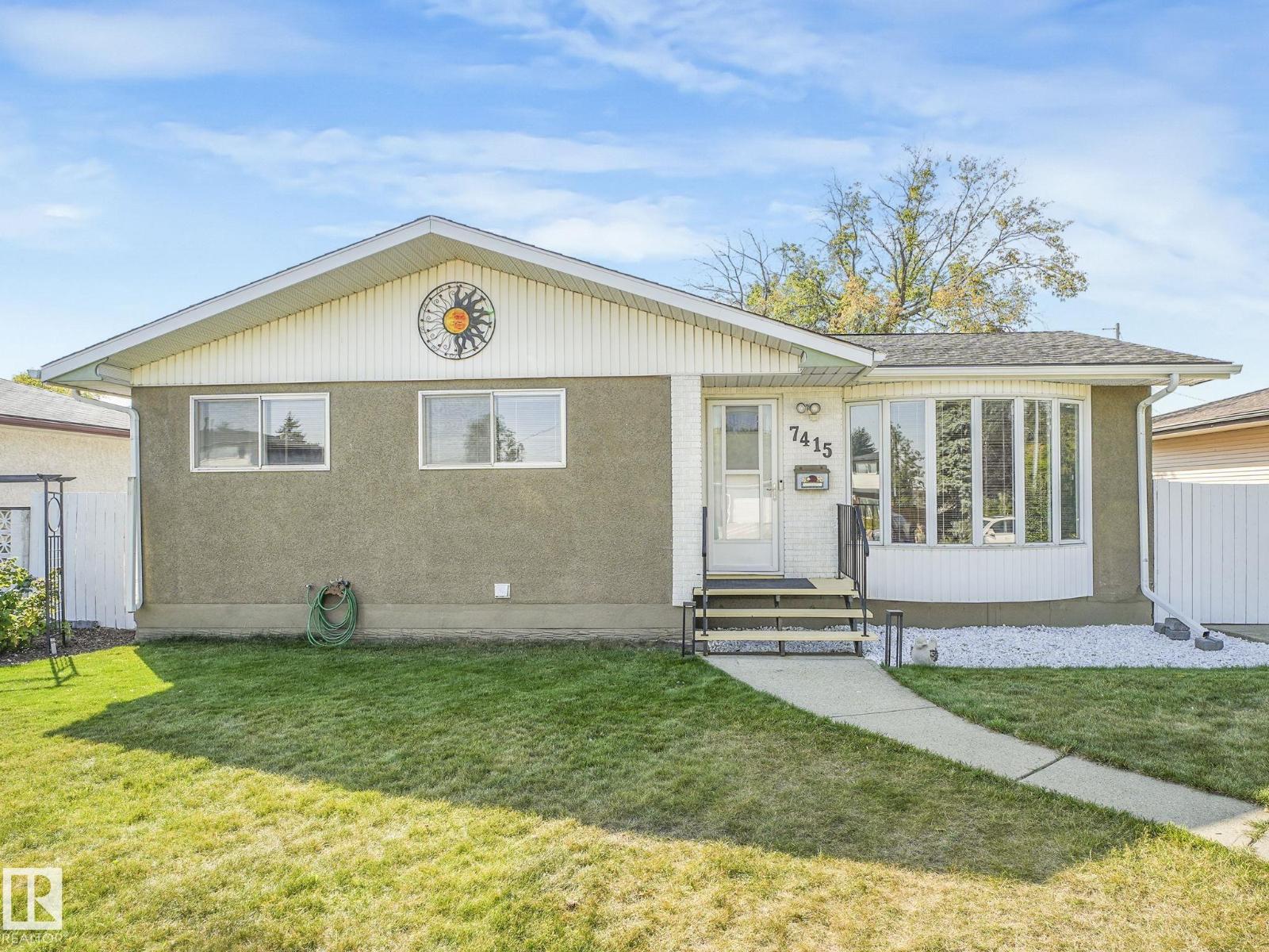 Photo 2 of 7415 84 Av Nw, Edmonton AB