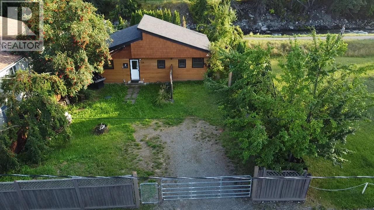 Photo 13 of 328 River Lane, Kaslo BC