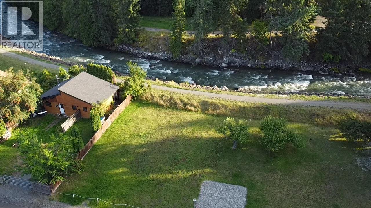 Photo 2 of 328 River Lane, Kaslo BC
