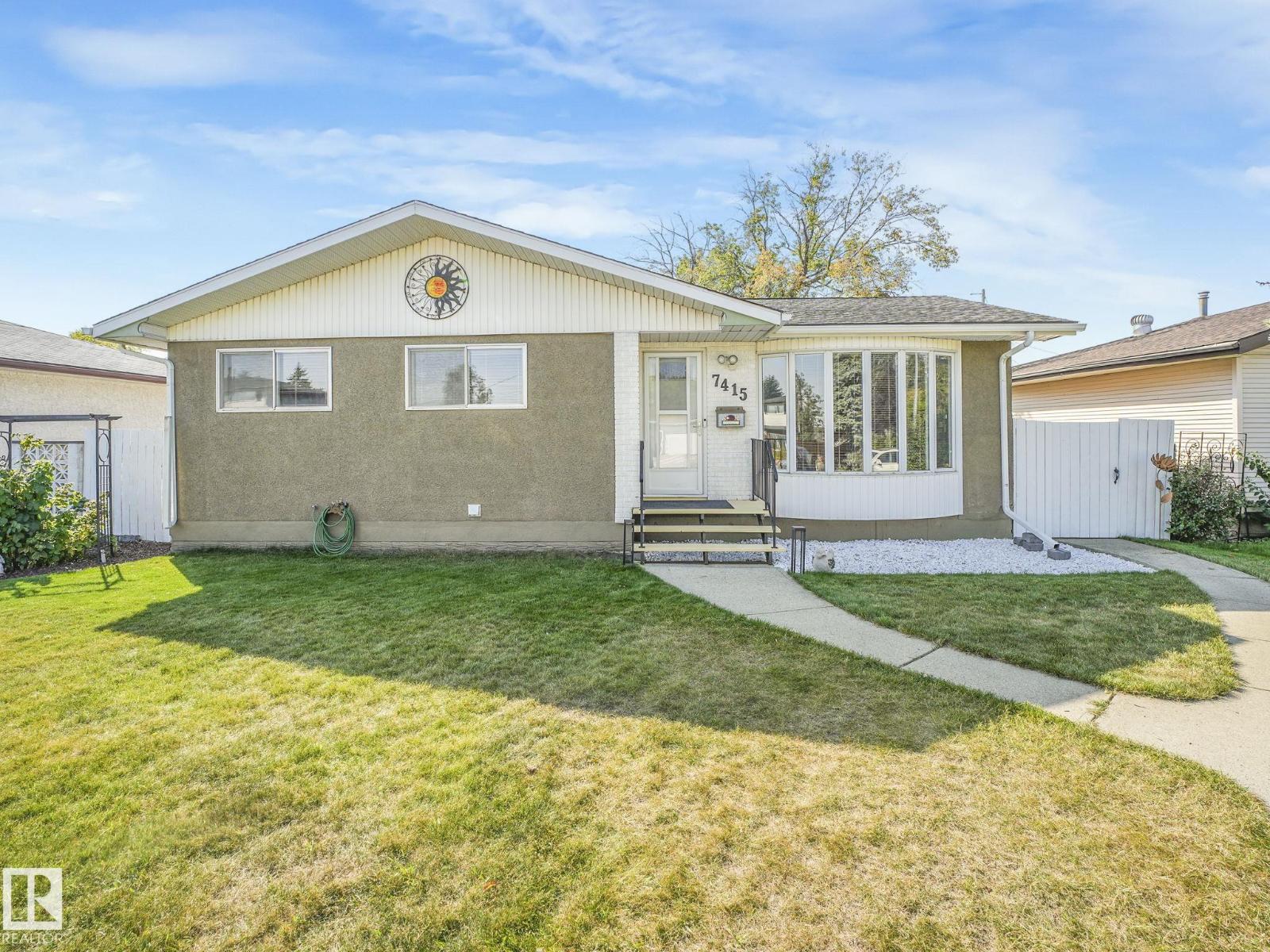 Photo 11 of 7415 84 Av Nw, Edmonton AB