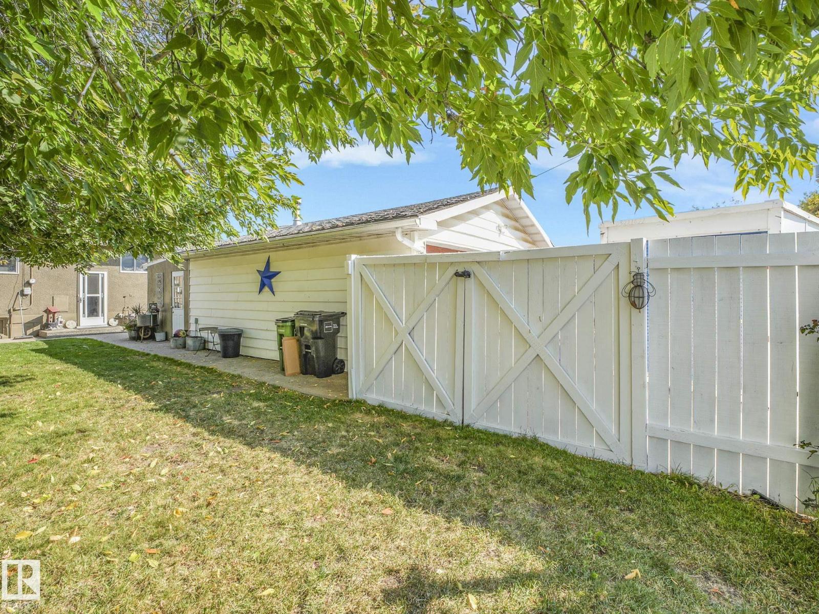 Photo 21 of 7415 84 Av Nw, Edmonton AB