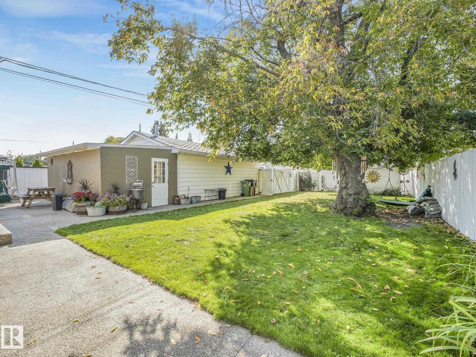 Photo 18 of 7415 84 Av Nw, Edmonton AB