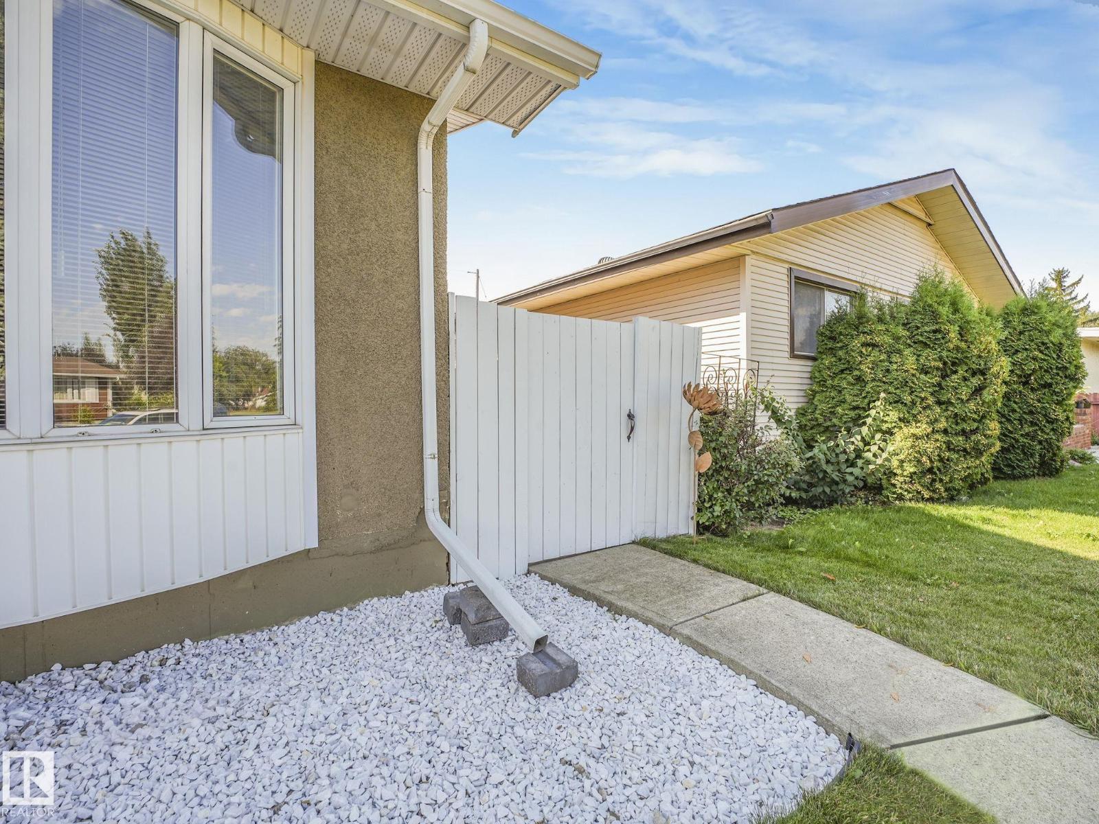Photo 13 of 7415 84 Av Nw, Edmonton AB